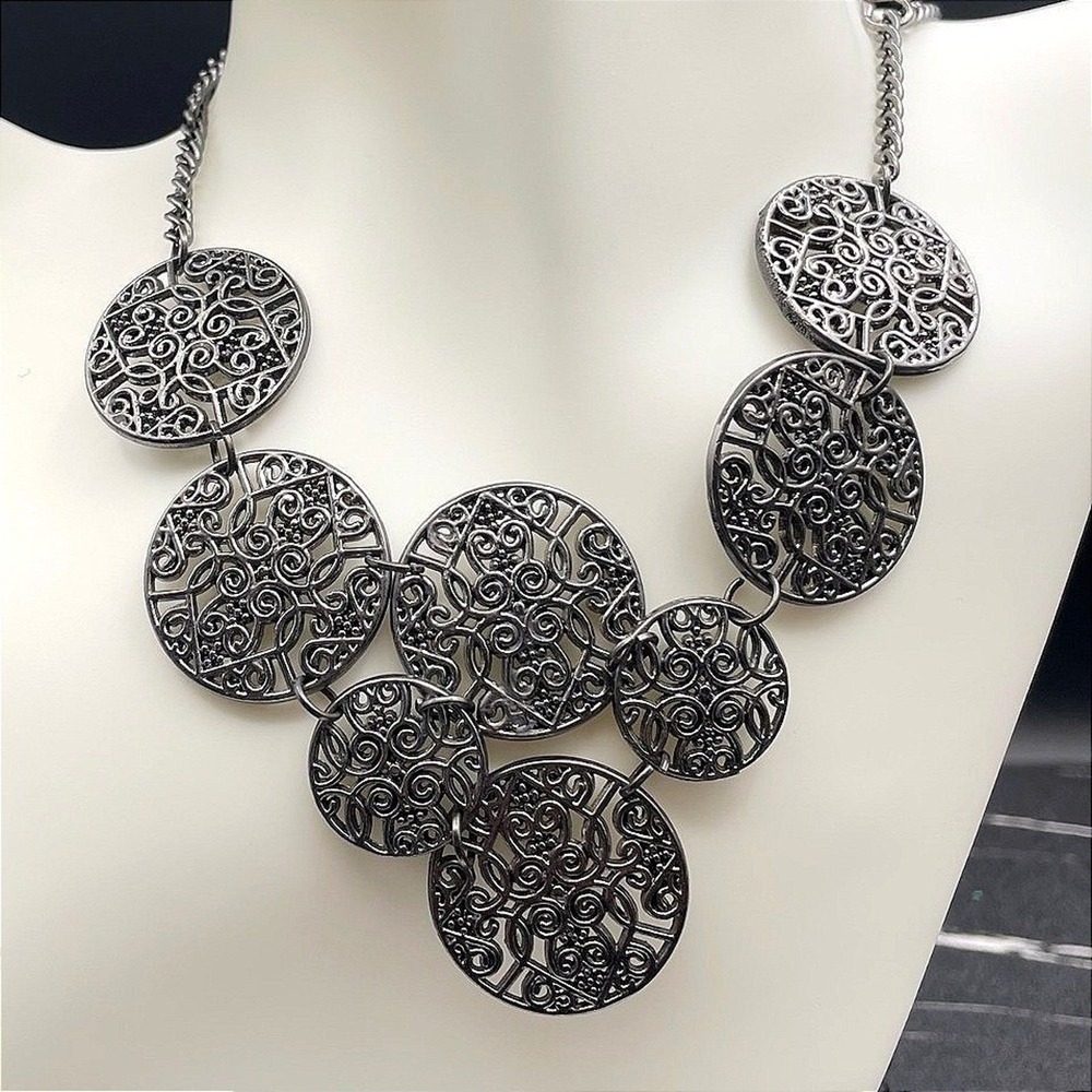 Classic Silver-Tone Curb Chain Filigree Medallion Bib Statement Lobster Necklace